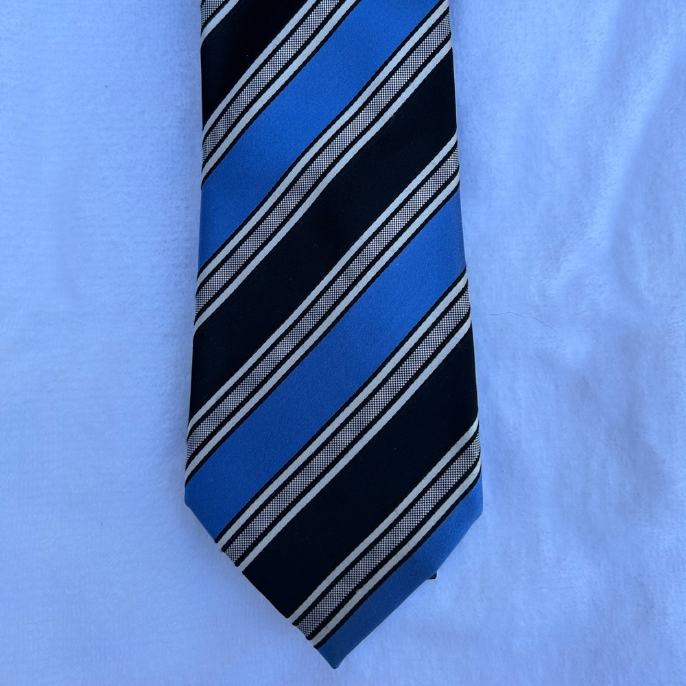 Donald J. Trump Signature Collection Blue Striped Tie